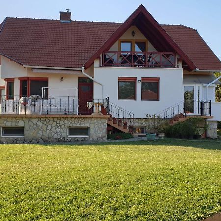 Rege Apartman Alsoors Exterior photo
