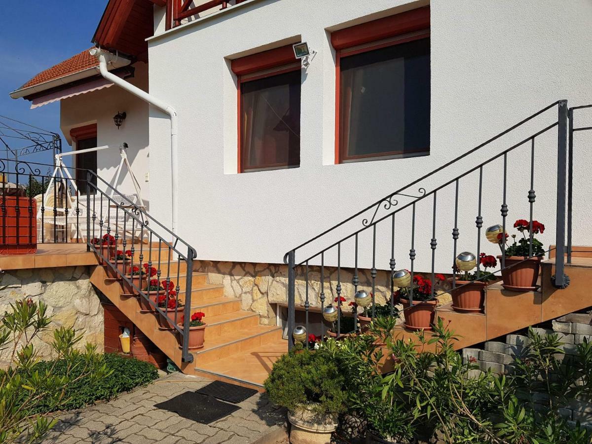 Rege Apartman Alsoors Exterior photo